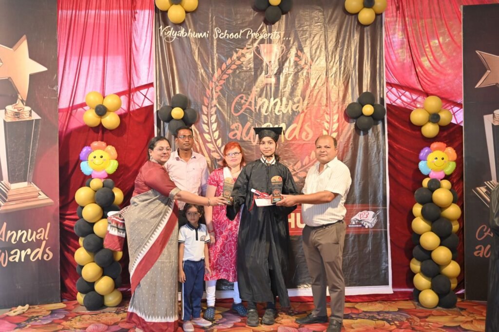 बाराद्वार के विद्या भूमि इंग्लिश मीडियम स्कूल में पेरेंट्स मीटिंग का हुआ सफल आयोजन. नए शैक्षणिक सत्र को लेकर अभिभावकों से भी विद्यालय प्रबंधन ने लिए सुझाव. विद्यालय के डायरेक्टर शरद केडिया ने कहा-परीक्षा के अंक तो केवल एक मूल्यांकन है। बच्चों का सर्वांगीण विकास करना ही विद्यालय का मुख्य उद्देश्य kshititech