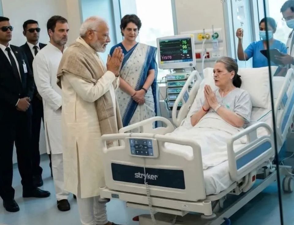 मतभेद हो सकता है मनभेद नहीं। सोनिया गांधी का स्वास्थ्य हाल-चाल जानने अस्पताल पहुंचे प्रधानमंत्री मोदी। राहुल- प्रियंका भी थे मौजूद kshititech
