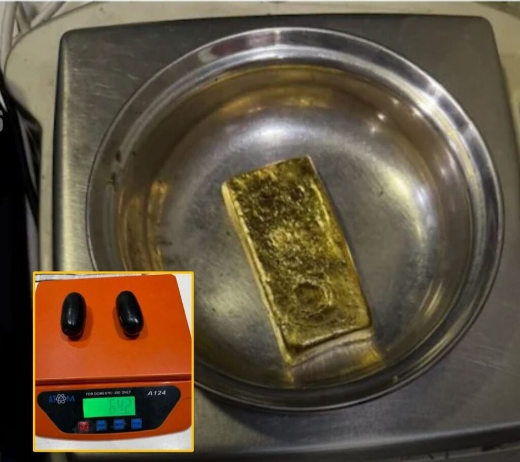 एयरपोर्ट पर सोने की तस्करी करते महिला गिरफ्तार। विदेश से गुप्तांग में रखकर ला रही थी सोना.कैप्सूल में सोने के पेस्ट के रूप में हो रही थी तस्करी kshititech