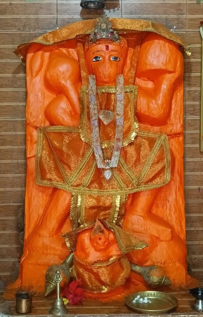 शक्ति के मनसा परिसर के पीछे हनुमान मंदिर में गुरुवार को हनुमान जन्मोत्सव पर रात्रि समय होगा भंडारा। राजू अग्रवाल देवकरण ने दी जानकारी. शक्ति के हरेठी स्थित पंचमुखी दक्षिण मुखी हनुमान मंदिर। हटरी चौक स्थित दक्षिण मुखी हनुमान मंदिर। बिजली ऑफिस स्थित हनुमान मंदिर। रेलवे स्टेशन स्थित हनुमान मंदिर में भी है भंडारे का आयोजन kshititech