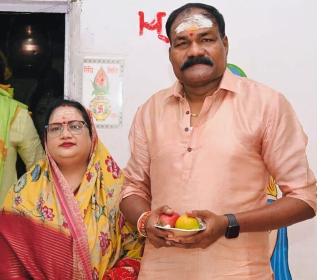 हनुमान जन्मोत्सव पर जिले के पुलिस कप्तान ठाकुर साहब ने सह परिवार हनुमान मंदिरों में करी पूजा- अर्चना। हटरी के भंडारा प्रसाद में भी शामिल हुए एसपी साहब kshititech