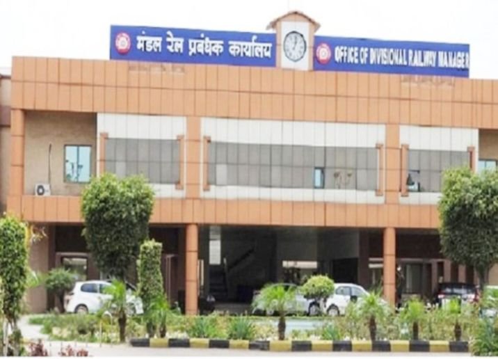 डीआरएम साहब की पत्रकार वार्ता-बिलासपुर रेल मंडल में यात्री सुविधाओं एवं बुनियादी ढांचे में हो रहा निरंतर सुधार. डीआरएम राकेश रंजन ने कहा- पूरे देश में टिकट जांच से होने वाली आय में बिलासपुर मंडल चौथे स्थान पर डीआरएम साहब की पत्रकार वार्ता-बिलासपुर रेल मंडल में यात्री सुविधाओं एवं बुनियादी ढांचे में हो रहा निरंतर सुधार. डीआरएम राकेश रंजन ने कहा- पूरे देश में टिकट जांच से होने वाली आय में बिलासपुर मंडल चौथे स्थान पर kshititech