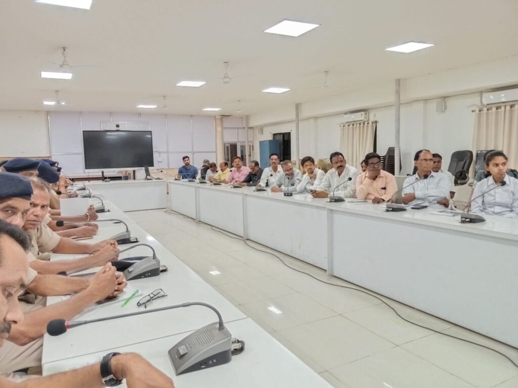 डिजिटल अरेस्ट कोई कानून नहीं. साइबर फ्रॉड से रहे सतर्क, आपकी सतर्कता ही आपकी है सुरक्षा- आईपीएस प्रफुल्ल कुमार ठाकुर. 5 अप्रैल को कलेक्ट्रेट सभागार में हुआ साइबर फ्रॉड एवं डिजिटल साक्ष्य पर कार्यशाला का आयोजन।एडवोकेट सामाजिक कार्यकर्ता चितरंजन पटेल ने करी थी पहल. कलिंगा यूनिवर्सिटी के भी साइबर विशेषज्ञ रहे मौजूद kshititech