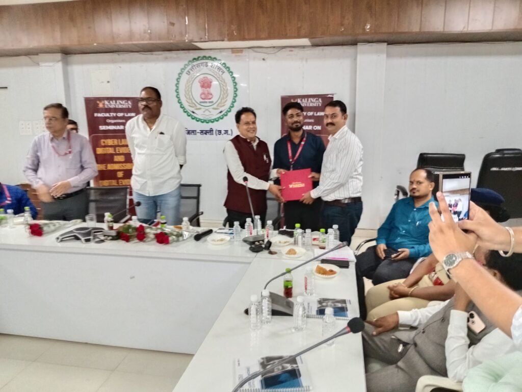 डिजिटल अरेस्ट कोई कानून नहीं. साइबर फ्रॉड से रहे सतर्क, आपकी सतर्कता ही आपकी है सुरक्षा- आईपीएस प्रफुल्ल कुमार ठाकुर. 5 अप्रैल को कलेक्ट्रेट सभागार में हुआ साइबर फ्रॉड एवं डिजिटल साक्ष्य पर कार्यशाला का आयोजन।एडवोकेट सामाजिक कार्यकर्ता चितरंजन पटेल ने करी थी पहल. कलिंगा यूनिवर्सिटी के भी साइबर विशेषज्ञ रहे मौजूद kshititech