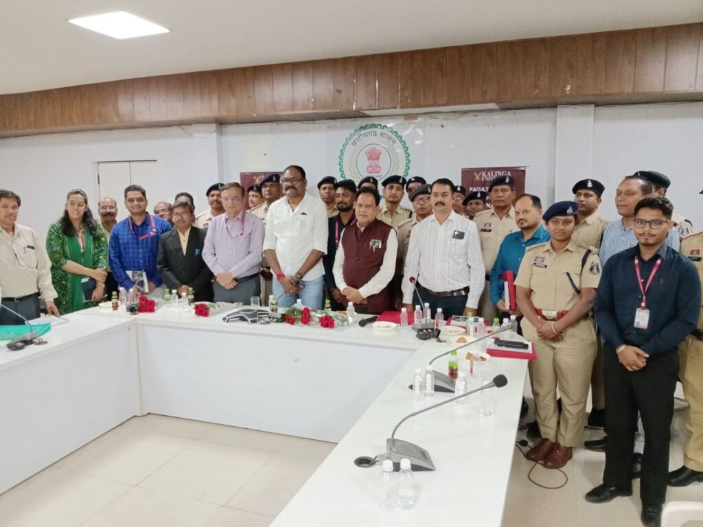 डिजिटल अरेस्ट कोई कानून नहीं. साइबर फ्रॉड से रहे सतर्क, आपकी सतर्कता ही आपकी है सुरक्षा- आईपीएस प्रफुल्ल कुमार ठाकुर. 5 अप्रैल को कलेक्ट्रेट सभागार में हुआ साइबर फ्रॉड एवं डिजिटल साक्ष्य पर कार्यशाला का आयोजन।एडवोकेट सामाजिक कार्यकर्ता चितरंजन पटेल ने करी थी पहल. कलिंगा यूनिवर्सिटी के भी साइबर विशेषज्ञ रहे मौजूद kshititech