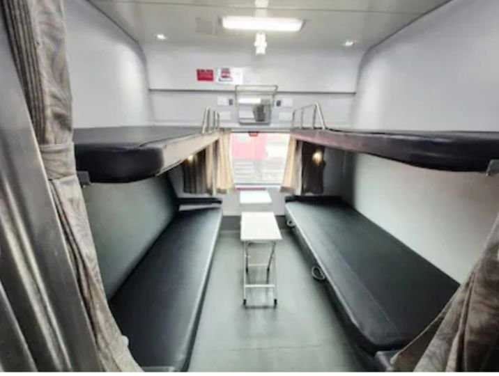 वर्ल्ड क्लास यात्रा का मिलेगा मजा-अमृत भारत एक्सप्रेस 3.0: नए कलर थीम, PVC फ्लोरिंग और HL3 फायर. आधुनिकीकरण की ओर बढ़ते कदम. रेल मंत्री अश्विनी वैष्णव ने किया नई डिब्बों का निरीक्षण वर्ल्ड क्लास यात्रा का मिलेगा मजा-अमृत भारत एक्सप्रेस 3.0: नए कलर थीम, PVC फ्लोरिंग और HL3 फायर. आधुनिकीकरण की ओर बढ़ते कदम. रेल मंत्री अश्विनी वैष्णव ने किया नई डिब्बों का निरीक्षण kshititech