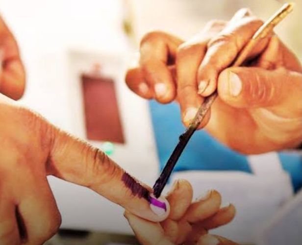 बड़ा खेल चल रहा था बंगाल में-बंगाल में कट गए 91 लाख से ज्यादा वोटर के नाम, चुनाव आयोग ने जारी कर दी फाइनल लिस्ट. मतदाता सूची को कर दिया गया फ्रीज .राज्य के मुख्य निर्वाचन अधिकारी मनोज अग्रवाल ने दी जानकारी kshititech