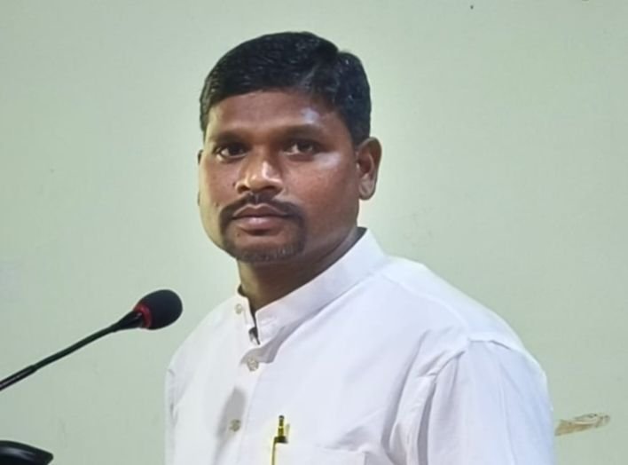 शासकीय वेदराम महाविद्यालय मालखरौदा में पदस्थ सहायक अध्यापक वासुदेव एक्का को संस्कृत में मिली पीएचडी (विद्यावारिधि) की उपाधि. पंडित रविशंकर शुक्ल यूनिवर्सिटी से मिली यह उपाधि. विभिन्न संगठनों ने दी एक्का जी को बधाई शासकीय वेदराम महाविद्यालय मालखरौदा में पदस्थ सहायक अध्यापक वासुदेव एक्का को संस्कृत में मिली पीएचडी (विद्यावारिधि) की उपाधि. पंडित रविशंकर शुक्ल यूनिवर्सिटी से मिली यह उपाधि. विभिन्न संगठनों ने दी एक्का जी को बधाई kshititech