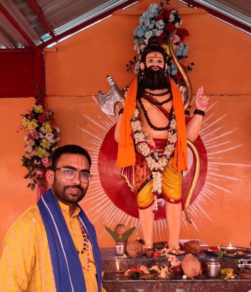 शक्ति में भगवान परशुराम जन्मोत्सव पर सर्व ब्राह्मण समाज ने निकाली शोभायात्रा शहर के परशुराम चौक में मंचीय कार्यक्रम भी हुआ है संपन्न. शोभा यात्रा का जगह-जगह हुआ जोरदार स्वागत. शहर के परशुराम चौक में आयोजित था संध्याकालीन कार्यक्रम kshititech