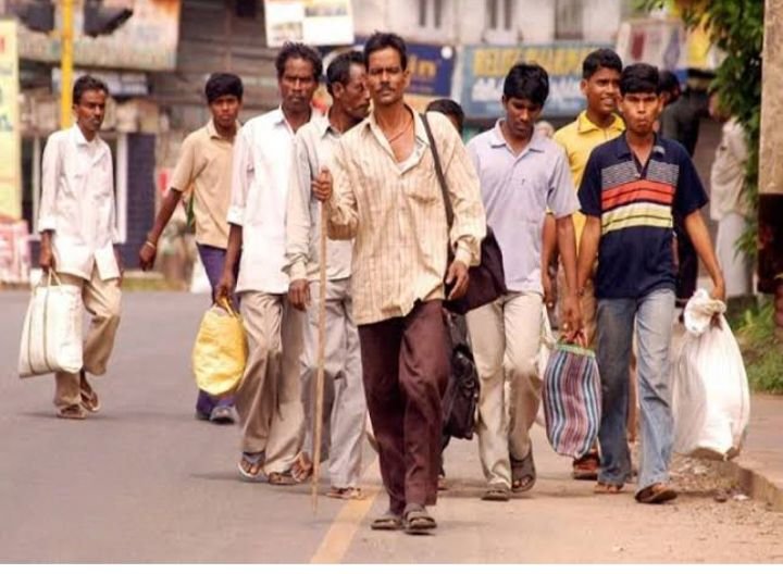 छत्तीसगढ़ से लाखों श्रमिक हुए बंगाल रवाना. 23 अप्रैल के मतदान को लेकर राजनैतिक दलों के बुलावे पर पहुंचे बंगाल. बाकायदा ट्रेनों की आरक्षित टिकटे एवं स्पेशल बसो की भी की गई थी व्यवस्था. होटल में मिठाइयां नहीं. सोने चांदी के कारीगर नहीं. शक्ति जिले से भी रवाना हुए हजारों कारीगर kshititech