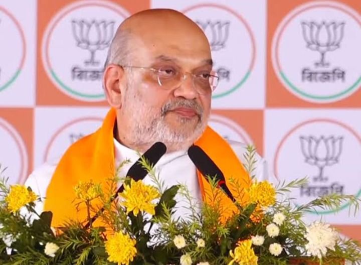 गुंडों को डराता हूं, दीदी हो जाती हैं नाराज : शाह. क्या गुंडो को मैं गले लगाऊं.गृह मंत्री ने कहा-पहले चरण में जीत रहे 110 सीटें. गृह मंत्री की धमकी से पहले चरण में नजर नहीं आए बंगाल के गुंडे kshititech