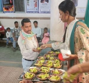 शक्ति की महिला जागृति शाखा ने अस्पताल में किया सीजनेबल फलों का वितरण. अध्यक्ष मीनल अग्रवाल के नेतृत्व में हुआ कार्यक्रम kshititech