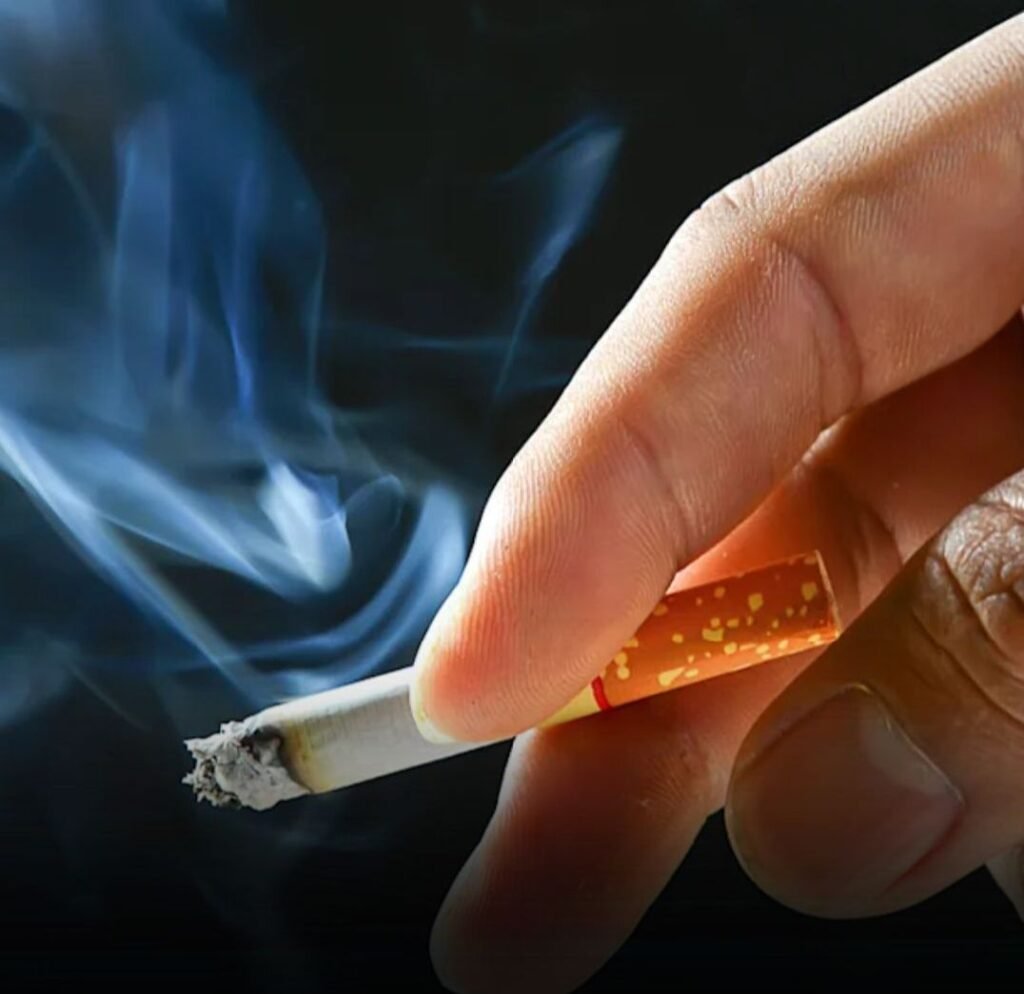 क्या आप भी पियोगे आप इतनी महंगी सिगरेट-अब फू-फू करना पड़ेगा और महंगा, ज्यादा ढीली करनी होगी जेब, Gold Flake, Classic समेत बड़े ब्रांड्स के बढ़ेंगे दाम.₹20 की सिगरेट हो जाएगी ₹30. शरीर भी फूंको और पैसे भी kshititech