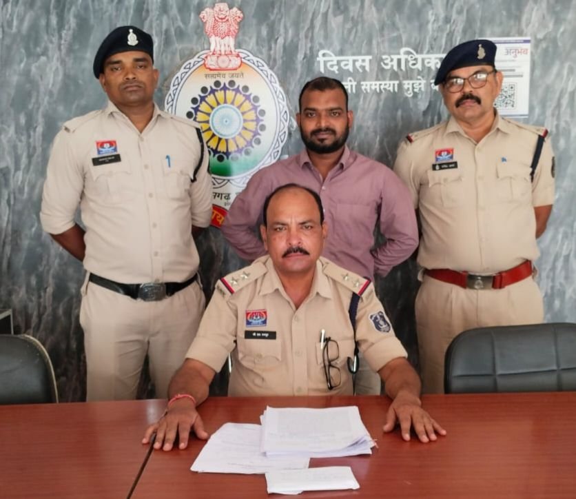 आईपीएल क्रिकेट के गैंबलर-आईपीएल मैच का सट्टा खिला रहे युवक पर शक्ति पुलिस की ताड़-बतोड़ का. लाखों रुपए के लेनदेन के साथ युवक हुआ गिरफ्तार. एसडीओ पुलिस मैडम के मार्गदर्शन में शक्ति थाना टीआई लखन पटेल की सक्रियता kshititech