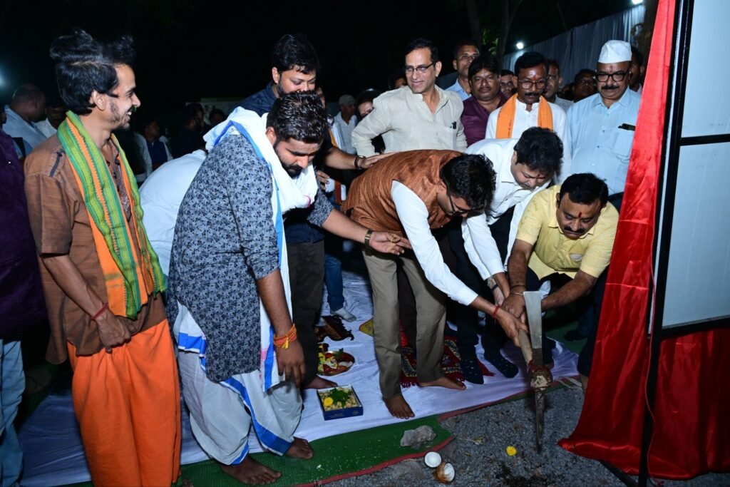 पत्रकारों को बड़ी सौगात-पहली बार किसी प्रेस भवन का 50 लाख रुपए की लागत से होगा निर्माण. वित्त मंत्री चौधरी की पहल पर भवन निर्माण का हुआ भूमि पूजन. चौधरी ने निर्माण एजेंसी को कहा- गुणवत्ता अनुरूप करें निर्माण कार्य. पत्रकार साथियों ने चौधरी जी को किया धन्यवाद kshititech