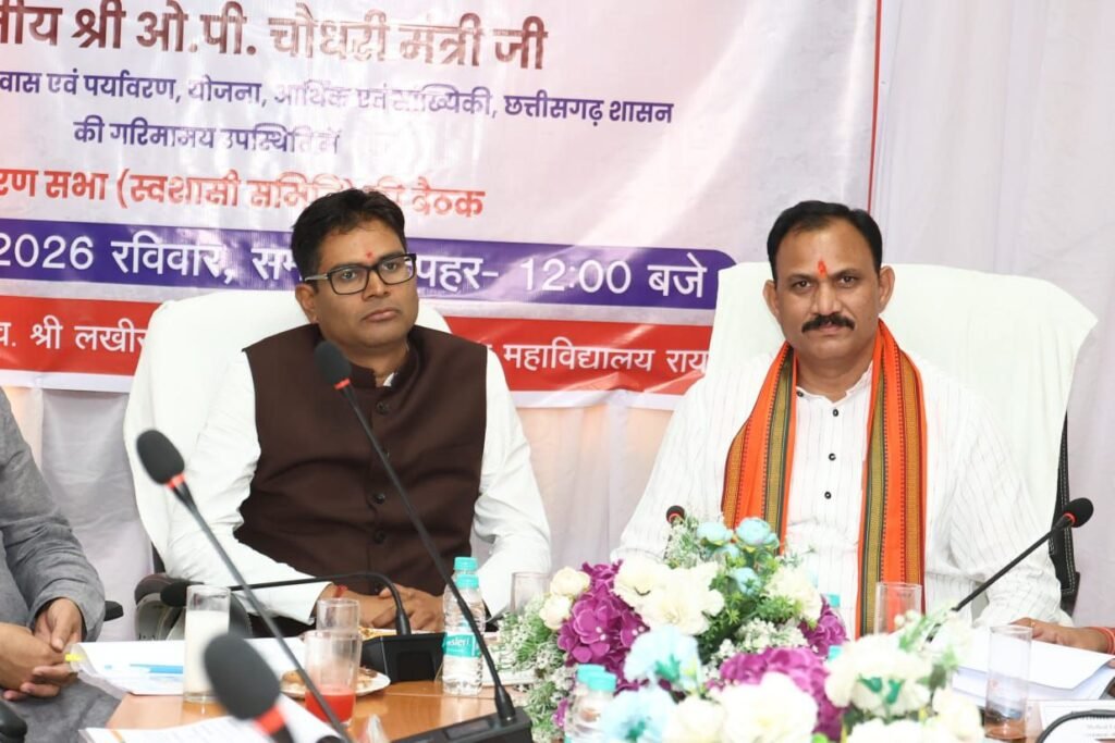 रायगढ़ के मेडिकल कॉलेज में 3 मई को आयोजित बैठक में शामिल हुए पूर्व प्रदेश भाजपा महामंत्री गिरधर गुप्ता. स्वास्थ्य मंत्री की मौजूदगी में आयोजित थी बैठक. गिरधर गुप्ता ने भी दिए स्वास्थ्य को लेकर अपने महत्वपूर्ण सुझाव kshititech
