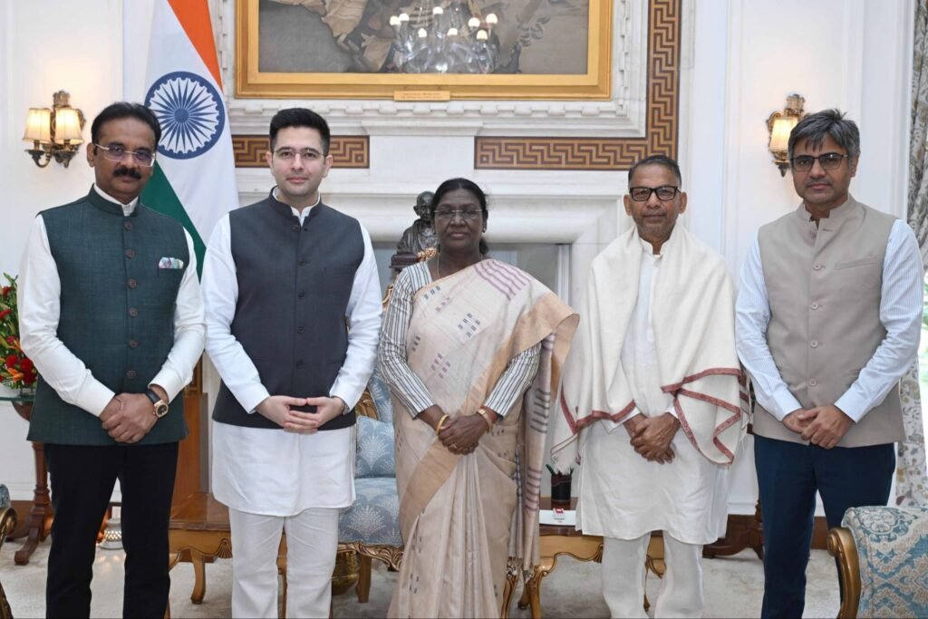 सरकारी मशीनरी के दुरुपयोग आरोप-पंजाब के दल बदल करने वाले सांसद पहुंचे राष्ट्रपति के दरबार में. पंजाब की आम आदमी पार्टी सरकार की शिकायत की महामहिम के पास. राघव चड्ढा ने कहा- हमें टारगेट कर रही है पंजाब की सरकार सरकारी मशीनरी के दुरुपयोग आरोप-पंजाब के दल बदल करने वाले सांसद पहुंचे राष्ट्रपति के दरबार में. पंजाब की आम आदमी पार्टी सरकार की शिकायत की महामहिम के पास. राघव चड्ढा ने कहा- हमें टारगेट कर रही है पंजाब की सरकार kshititech