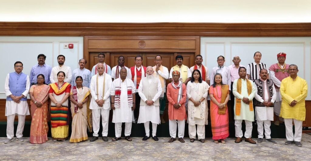 जनजाति सुरक्षा मंच के प्रतिनिधियों ने करी प्रधानमंत्री मोदी से मुलाकात. समाज के प्रति समर्पण भाव को सराहा मोदी साहाब ने जनजाति सुरक्षा मंच के प्रतिनिधियों ने करी प्रधानमंत्री मोदी से मुलाकात. समाज के प्रति समर्पण भाव को सराहा मोदी साहाब ने kshititech