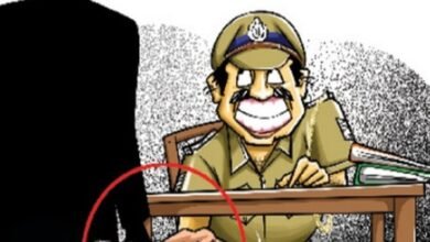 बड़ी खबर- शक्ति जिले में पुलिस सहायक उप निरीक्षक 20000/-रुपए की रिश्वत लेते पकड़ा गया रंगे हाथों. एसपी प्रफुल्ल ठाकुर ने किया सस्पेंड.₹40000/- की रखी थी मांग. चंद्रपुर के गुड्डू ढाबे में ले रहे थे मिश्रा जी रिश्वत kshititech