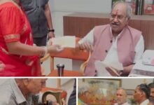 सांसद बृजमोहन अग्रवाल ने अपने संसदीय क्षेत्र के जरूरतमंद लोगों को किया स्वेच्छानुदान सहायता राशि के चेक का वितरण. बृजमोहन ने कहा- यह सेवा सहयोग केवल आर्थिक सहायता नहीं. बल्कि सर्व वर्ग के लोगों को लेकर आगे बढ़ने का एक छोटा सा प्रयास kshititech