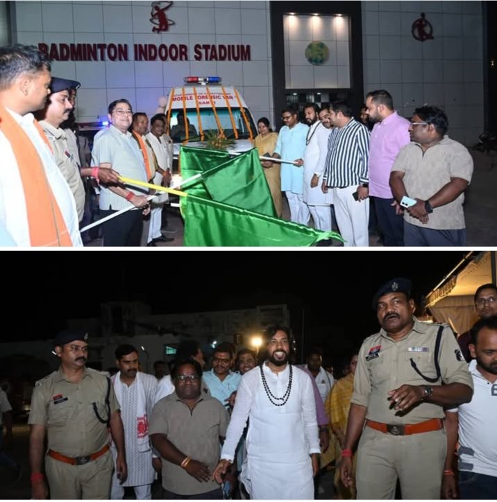 शक्ति जिले के प्रभारी मंत्री ने पुलिस लाइन में नई फॉरेंसिक वैन को दिखाई हरी झंडी. एसपी साहब ने किया मंत्री जी का स्वागत. सांसद जी एवं नगर पालिका अध्यक्ष भी रहे मौजूद. पालिका अध्यक्ष श्री अग्रवाल ने कहा- शक्ति पुलिस अपराधों पर अंकुश लगाने सजग एवं सक्रिय शक्ति जिले के प्रभारी मंत्री ने पुलिस लाइन में नई फॉरेंसिक वैन को दिखाई हरी झंडी. एसपी साहब ने किया मंत्री जी का स्वागत. सांसद जी एवं नगर पालिका अध्यक्ष भी रहे मौजूद. पालिका अध्यक्ष श्री अग्रवाल ने कहा- शक्ति पुलिस अपराधों पर अंकुश लगाने सजग एवं सक्रिय kshititech
