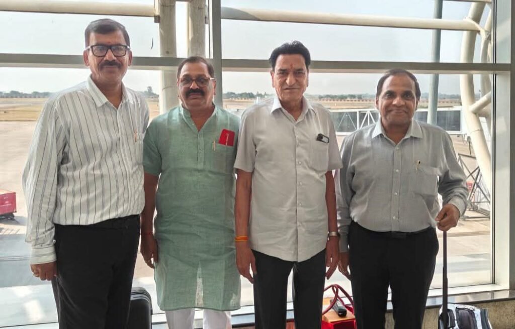 दिल्ली में अखिल भारतीय अग्रवाल सम्मेलन का शपथ ग्रहण समारोह आज.छत्तीसगढ़ के पदाधिकारी राजधानी दिल्ली रवाना, लोकसभा अध्यक्ष ओम बिड़ला होंगे मुख्य अतिथि. छत्तीसगढ़ के पूर्व प्रदेश अध्यक्ष संतोष अग्रवाल ने दी जानकारी. छत्तीसगढ़ से रवाना हुए समाज बंधु kshititech