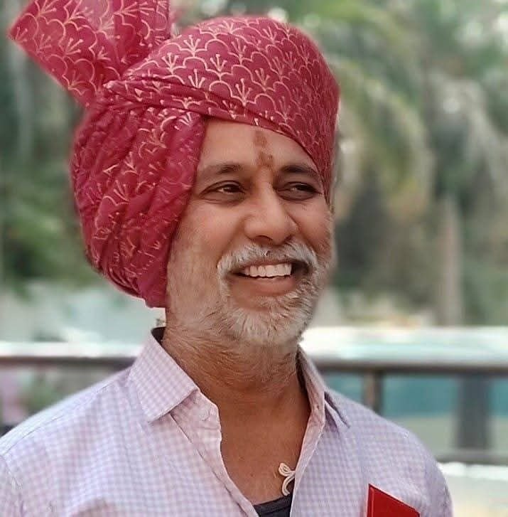 नेताओं का कद पद से नहीं. कार्यकर्ताओं के प्रति प्रतिबद्धता से तय होता है- सामाजिक कार्यकर्ता मनोज शुक्ला की कलम से मनोज ने कहा- राजनीति का एक दौर था- जब नेता अपने कार्यकर्ता के लिए लाठी खाते थे एवं मुकदमे भी झेलते थे. आज की राजनीति में बड़ा सवाल- क्या कार्यकर्ताओं के प्रति वैसी प्रतिबद्धता दिखती है kshititech
