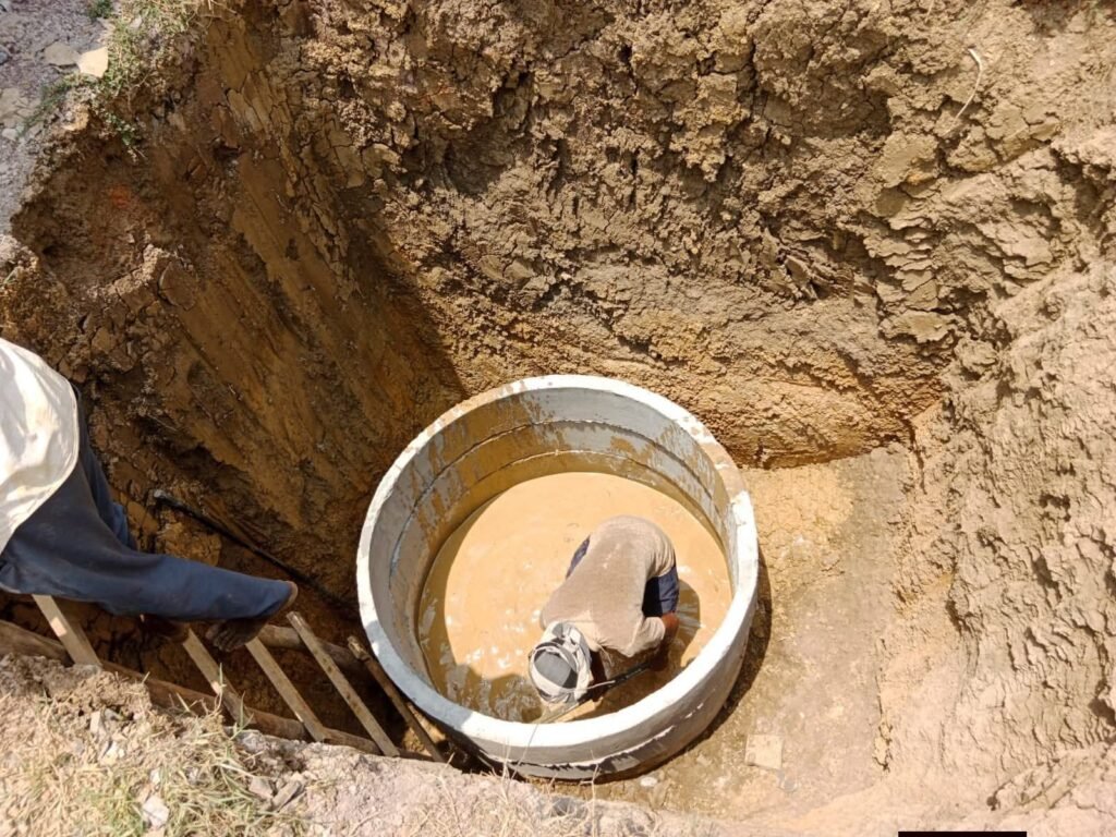 पहले रेन वाटर हार्वेस्टिंग. फिर आगे का निर्माण-वाटर लेवल बनाए रखने प्रत्येक नागरिक वाटर हार्वेस्टिंग सिस्टम जरूर बनाएं- हरिवल्लभ अग्रवाल. श्री अग्रवाल ने कहा- मैं अपने निर्माण स्थल पर छह अलग-अलग रैन वाटर हार्वेस्टिंग सिस्टम का कर रहा हूं निर्माण kshititech