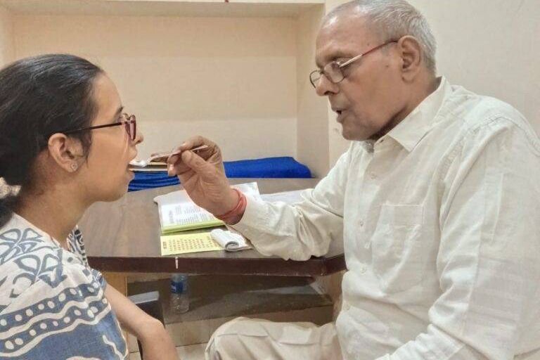तोतले बच्चों के लिए राजनांदगांव में 42 वे निशुल्क शिविर का हुआ आयोजन.ट्यूटर सत्यनारायण मित्तल के मार्गदर्शन में संपन्न हुआ शिविर. 41 बच्चों ने कराया पंजीयन. किसी भी शहर में शिविर आयोजन के लिए मित्तल जी देते हैं निशुल्क सेवाएं kshititech