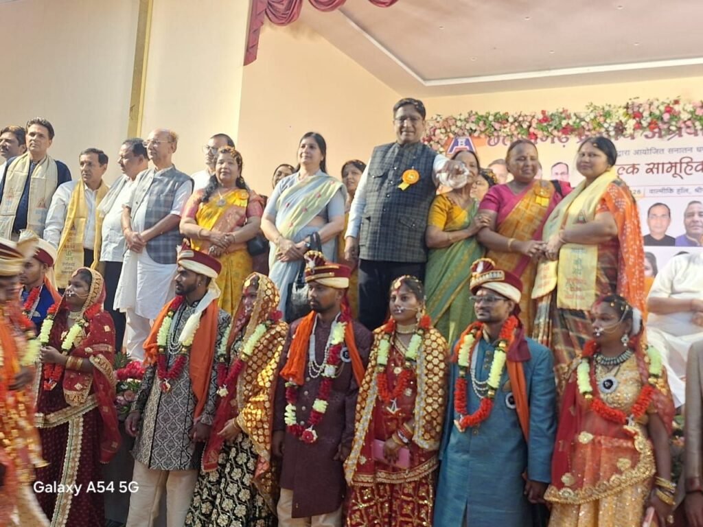 51 जोड़ों का विवाह-03 मई को राजधानी रायपुर में अग्रवाल संगठन के निःशुल्क सामूहिक विवाह में उमड़ा जनसैलाब.धर्म जागरण प्रमुख राजेंद्र जी ने कहा अद्भुत आयोजन.समाज आनादिकाल से सेवाभावी, छत्तीसगढ़ की बेटियों का कन्यादान, सेवा की पराकाष्ठा-गौरीशंकर अग्रवाल.विधायक डॉ अग्रवाल ने कहा-कन्याओं का घर बसाना ही असली पुण्य kshititech