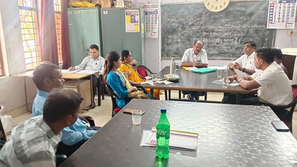 पीपीटी की परीक्षा शक्ति में-क्रांति कुमार कॉलेज के विद्यार्थियों ने राष्ट्रीय पांडुलिपि सर्वेक्षण का किया कार्य प्रारंभ.शक्ति जिले के दो परीक्षा केंद्र में होगी व्यापम की पीपीटी परीक्षा. 7 मई को क्रांति कुमार कॉलेज में भी बनाया गया है परीक्षाकेंद्र kshititech