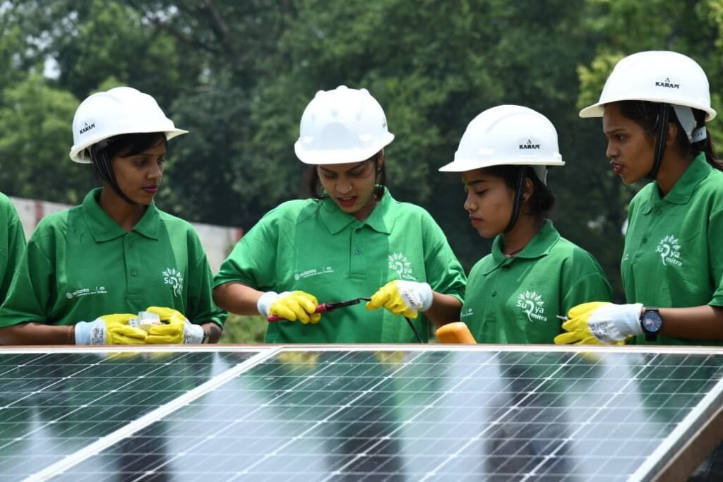 छत्तीसगढ़ के युवाओं को स्थाई रोजगार के अवसर-वेदांता स्किल स्कूल छत्तीसगढ़ में युवा स्वावलंबन का सशक्त माध्यम. प्रशिक्षण के साथी रोजगार उपलब्ध करवाने में भी पूरे देश भर में अग्रणी योगदान निभा रहा वेदांता. आवासीय प्रशिक्षण केंद्र है वेदांता का kshititech