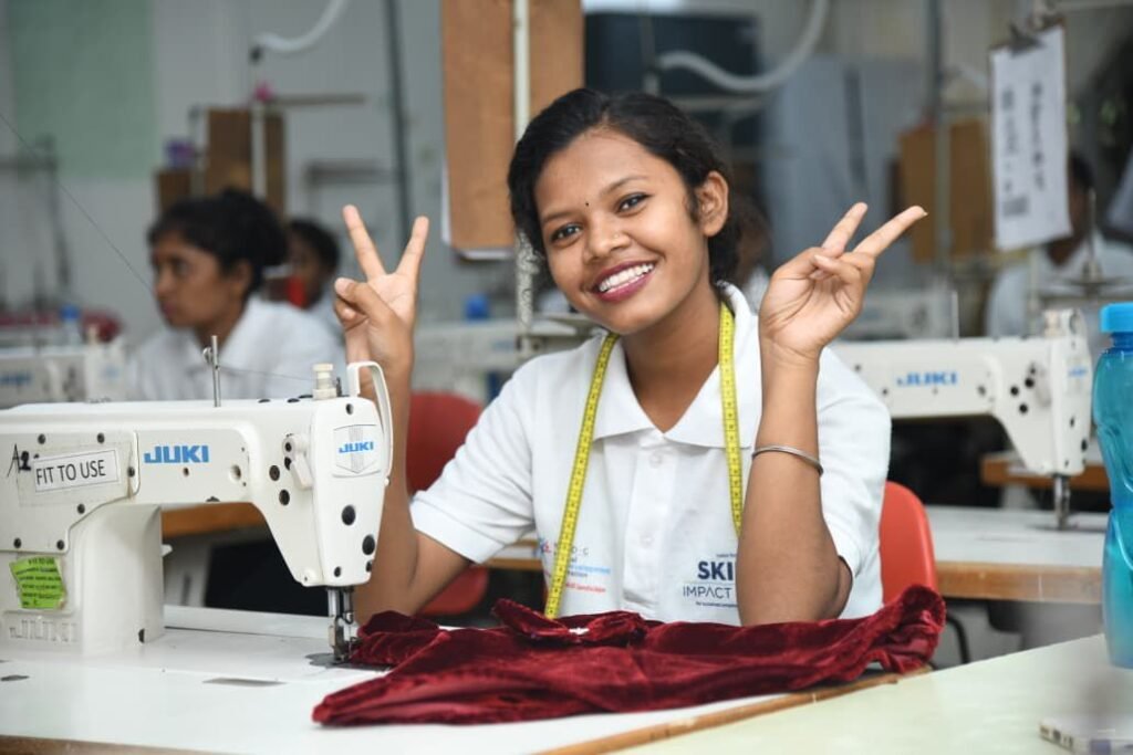 छत्तीसगढ़ के युवाओं को स्थाई रोजगार के अवसर-वेदांता स्किल स्कूल छत्तीसगढ़ में युवा स्वावलंबन का सशक्त माध्यम. प्रशिक्षण के साथी रोजगार उपलब्ध करवाने में भी पूरे देश भर में अग्रणी योगदान निभा रहा वेदांता. आवासीय प्रशिक्षण केंद्र है वेदांता का kshititech