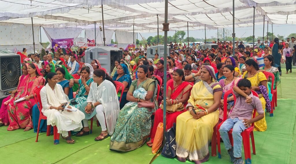 शक्ति जिले के कलेक्टर तोपनो ने कहा- प्रशासन को सरल. पारदर्शी और जनहितकारी बनाना ही सुशासन तिहार के समाधान शिविर का मूल उद्देश्य. 6 मई को लहंगा में संपन्न हुआ शिविर. 20 पंचायतो के लोग पहुंचे शिविर में. जिला पंचायत के सीईओ जैन साहब भी रहे मौजूद. जनपद पंचायत शक्ति ने किया था आयोजन शक्ति जिले के कलेक्टर तोपनो ने कहा- प्रशासन को सरल. पारदर्शी और जनहितकारी बनाना ही सुशासन तिहार के समाधान शिविर का मूल उद्देश्य. 6 मई को लहंगा में संपन्न हुआ शिविर. 20 पंचायतो के लोग पहुंचे शिविर में. जिला पंचायत के सीईओ जैन साहब भी रहे मौजूद. जनपद पंचायत शक्ति ने किया था आयोजन kshititech