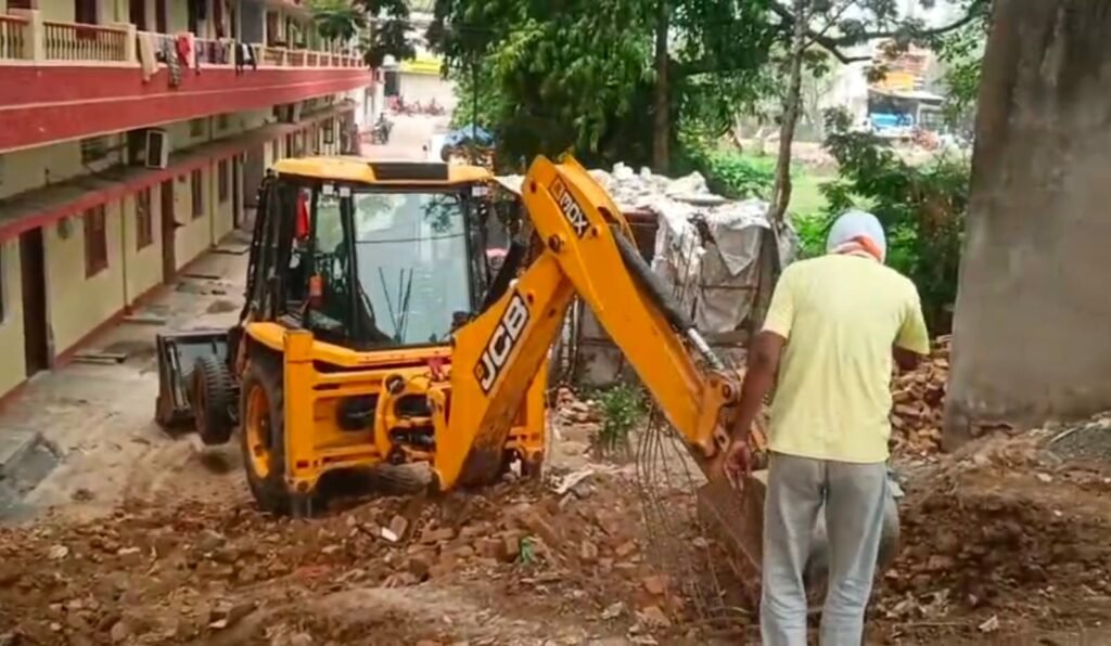 आओ. आप हम सभी शक्ति शहर को स्वच्छ बनाएं-शक्ति नगर पालिका क्षेत्र में स्वच्छ सर्वेक्षण। महा स्वच्छता अभियान के तहत स्वच्छता मित्रों एवं कर्मचारियों ने ली शपथ। सीएमओ के नेतृत्व में वार्ड क्रमांक 11 में अतिक्रमण हटाने चलाया गया अभियान kshititech