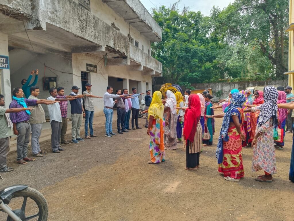 आओ. आप हम सभी शक्ति शहर को स्वच्छ बनाएं-शक्ति नगर पालिका क्षेत्र में स्वच्छ सर्वेक्षण। महा स्वच्छता अभियान के तहत स्वच्छता मित्रों एवं कर्मचारियों ने ली शपथ। सीएमओ के नेतृत्व में वार्ड क्रमांक 11 में अतिक्रमण हटाने चलाया गया अभियान kshititech