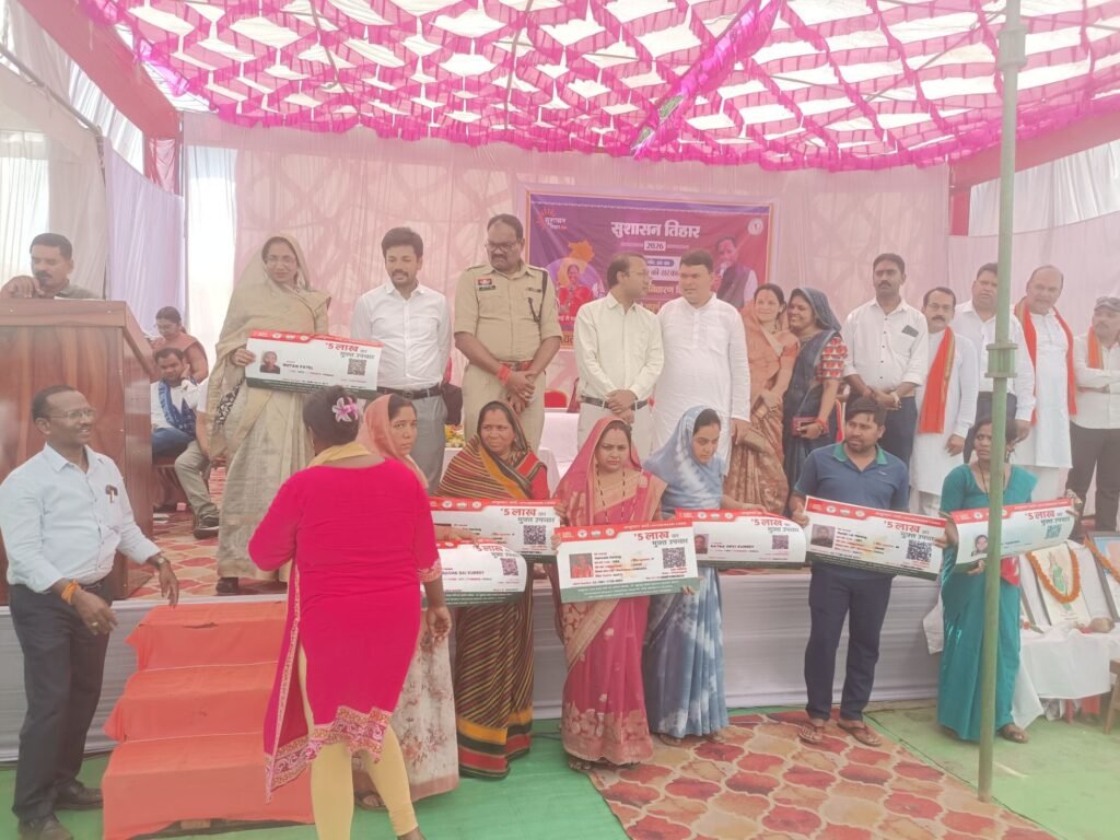 70 वर्ष से ऊपर की उम्र के लोगों को स्वास्थ्य विभाग ने दिए आयुष्मान कार्ड बनाकर. शक्ति जिले में प्राथमिकता के आधार पर चल रहा है आयुष्मान वय वंदन कार्ड का कार्य 70 वर्ष से ऊपर की उम्र के लोगों को स्वास्थ्य विभाग ने दिए आयुष्मान कार्ड बनाकर. शक्ति जिले में प्राथमिकता के आधार पर चल रहा है आयुष्मान वय वंदन कार्ड का कार्य kshititech