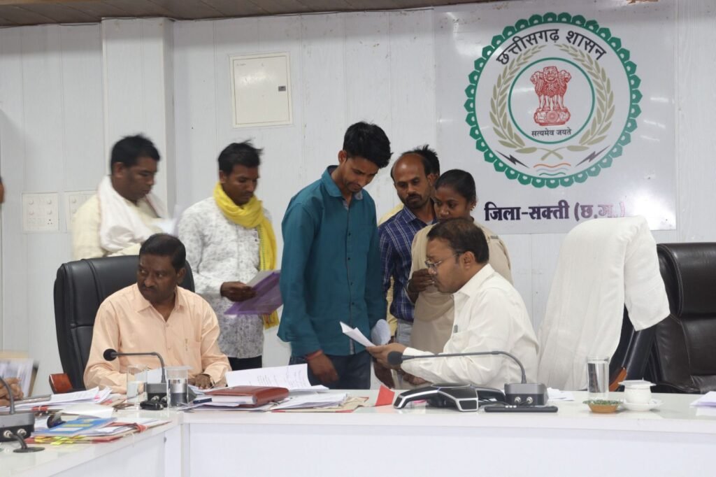 10 खबर एक साथ-मंगलवार को शक्ति जिले में तोपनो साहब ने ली समय सीमा की बैठक. जनदर्शन में समस्याएं सुनी साहब जी ने, जिले में 21 दिनों के खेल प्रशिक्षण कार्यक्रम का होगा आयोजन. सुशासन तिहार के समाधान शिविर को लेकर अधिकारियों को दिए गए निर्देश. जिला स्तरीय आधार निगरानी समिति की बैठक संपन्न kshititech