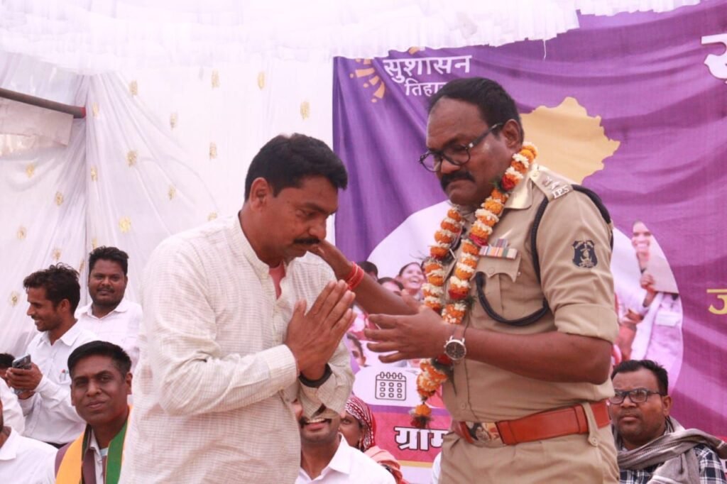 धन्यवाद कलेक्टर साहब-शक्ति जिले का प्रशासन अब डीजल- पेट्रोल की करेगा बचत. प्रधानमंत्री जी की अपील का हुआ जिले में क्रियान्वन. कलेक्टर- एसपी साहब एवं प्रशासनिक अधिकारी समाधान शिविर में पहुंचे बस में बैठकर. कलेक्टर साहब ने कहा- ईंधन की की बचत करना हम सब की सामूहिक जिम्मेदारी kshititech