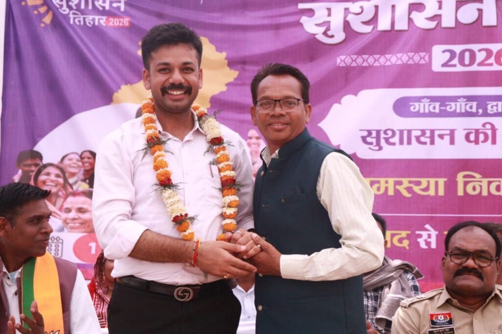 धन्यवाद कलेक्टर साहब-शक्ति जिले का प्रशासन अब डीजल- पेट्रोल की करेगा बचत. प्रधानमंत्री जी की अपील का हुआ जिले में क्रियान्वन. कलेक्टर- एसपी साहब एवं प्रशासनिक अधिकारी समाधान शिविर में पहुंचे बस में बैठकर. कलेक्टर साहब ने कहा- ईंधन की की बचत करना हम सब की सामूहिक जिम्मेदारी kshititech