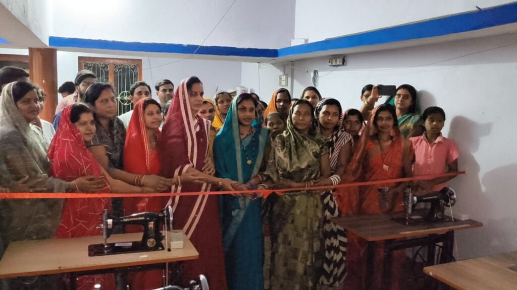 सामुदायिक विकास की सखी परियोजना-वेदांता पावर की ‘सखी परियोजना’ से महिलाओं को मिलेगी आजीविका.सक्ती जिला के तीन ग्राम पंचायतों की 120 महिलाओं को मिल रहा सिलाई का प्रशिक्षण.वेदांता पावर की पहल को उत्कृष्ट बताया प्रशिक्षु महिलाओं ने. आत्मनिर्भरता की ओर बढ़ती महिलाएं kshititech