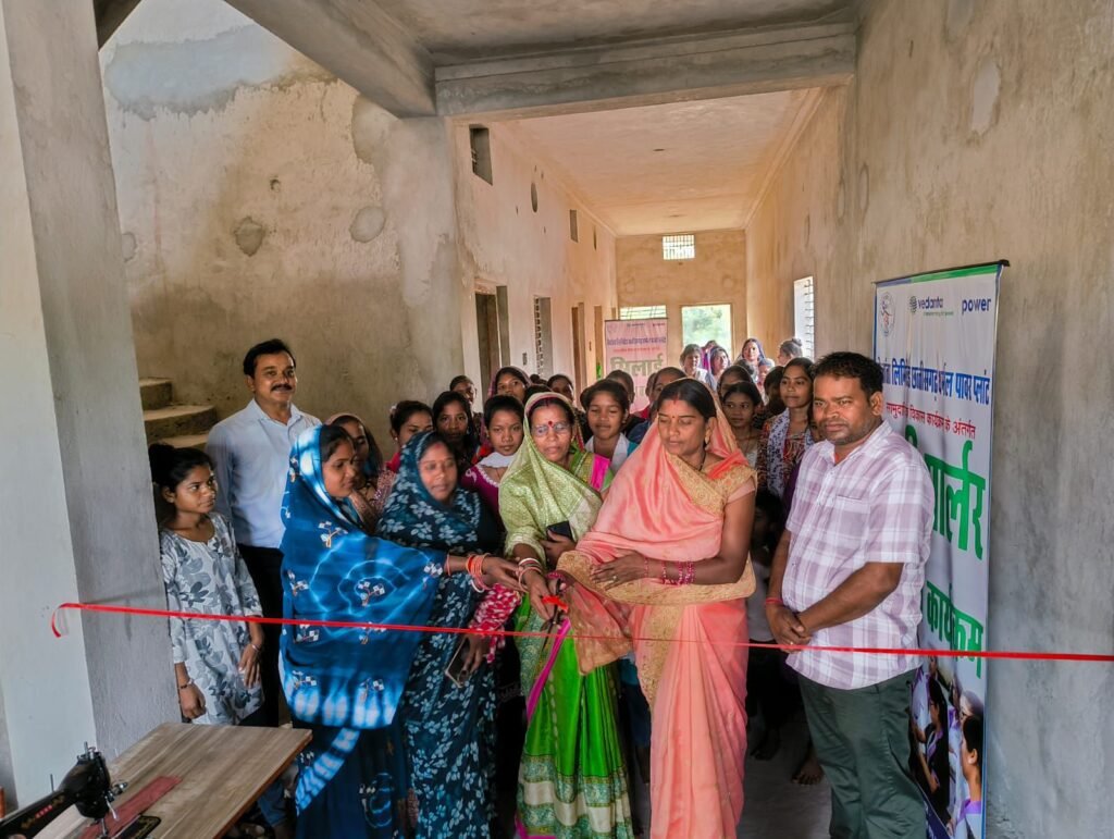 सामुदायिक विकास की सखी परियोजना-वेदांता पावर की ‘सखी परियोजना’ से महिलाओं को मिलेगी आजीविका.सक्ती जिला के तीन ग्राम पंचायतों की 120 महिलाओं को मिल रहा सिलाई का प्रशिक्षण.वेदांता पावर की पहल को उत्कृष्ट बताया प्रशिक्षु महिलाओं ने. आत्मनिर्भरता की ओर बढ़ती महिलाएं kshititech