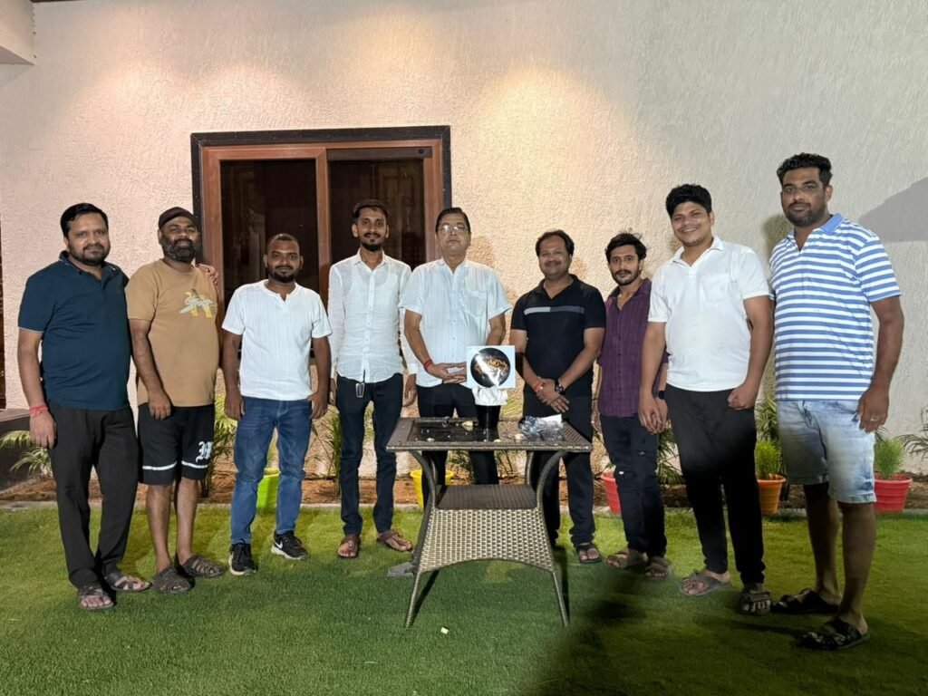 शनिवार को अपने जन्मदिन के मौके पर शक्ति&nbsp; के नगर पालिका अध्यक्ष ने किया पार्षदों के साथ वृक्षारोपण. स्वच्छता मित्रों एवं पालिका कर्मचारियों को कराया स्वल्पाहार. पार्षदों ने भी दी अध्यक्ष जी को बधाई. शुभकामनाओं से अभिभूत श्याम सुंदर ने कहा- हम सब मिलकर करेंगे शहर का विकास kshititech