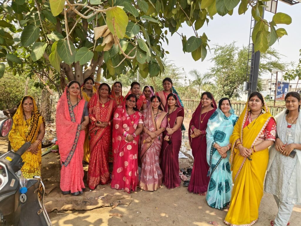 16 मई को शक्ति में गबेल समाज की महिलाओं ने की वट सावित्री पूजा पूजा अर्चना कर पति के दीर्घायु जीवन की कामना भी की महिलाओं ने. संगीता राकेश गबेल ने कहा- आज का यह दिन महिलाओं के लिए पा पर्व kshititech