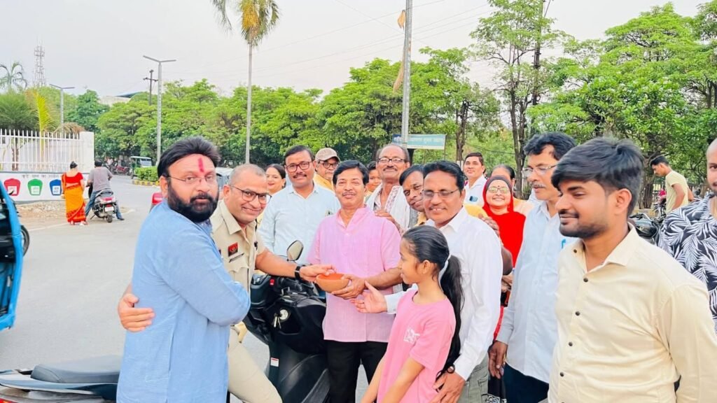 रचनात्मक कार्य-वक्ता मंच का पक्षी मित्र अभियान-निःशुल्क सकोरे बांटे गए. पिछले 10 वर्षों से संस्था द्वारा की जा रही यह पहल.संस्था के अध्यक्ष राजेश पराते ने दी जानकारी. kshititech