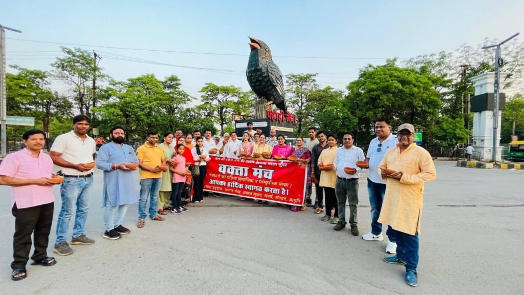 रचनात्मक कार्य-वक्ता मंच का पक्षी मित्र अभियान-निःशुल्क सकोरे बांटे गए. पिछले 10 वर्षों से संस्था द्वारा की जा रही यह पहल.संस्था के अध्यक्ष राजेश पराते ने दी जानकारी. kshititech