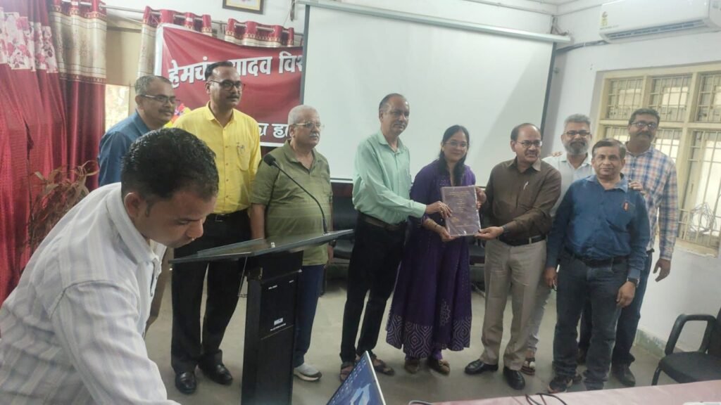 डिम्पल अग्रवाल को मिली पीएचडी की उपाधि "आदिवासी एवं गैर आदिवासी महिलाओं के वित्तीय सशक्तिकरण" पर किया शोध. खरसिया शहर की मेधावी बेटी एवं कटघोरा के प्रतिष्ठित अग्रवाल परिवार की बहू है डिंपल. शासकीय महाविद्यालय चपले में सहायक प्रोफेसर है डिंपल डिम्पल अग्रवाल को मिली पीएचडी की उपाधि "आदिवासी एवं गैर आदिवासी महिलाओं के वित्तीय सशक्तिकरण" पर किया शोध. खरसिया शहर की मेधावी बेटी एवं कटघोरा के प्रतिष्ठित अग्रवाल परिवार की बहू है डिंपल. शासकीय महाविद्यालय चपले में सहायक प्रोफेसर है डिंपल kshititech
