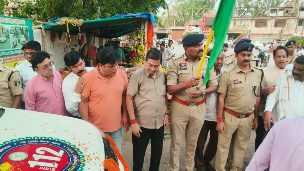 शक्ति जिले की सड़कों पर आम आदमी की सुरक्षा के लिए दौड़ेगी 112 की 08 नई गाड़ियां. पुलिस के कामों में आएगी गति. पुलिस कप्तान प्रफुल्ल ठाकुर ने दिखाई नई गाड़ियों को हरी झंडी. शक्ति पुलिस को मिली नई फॉरेंसिक वाहन kshititech
