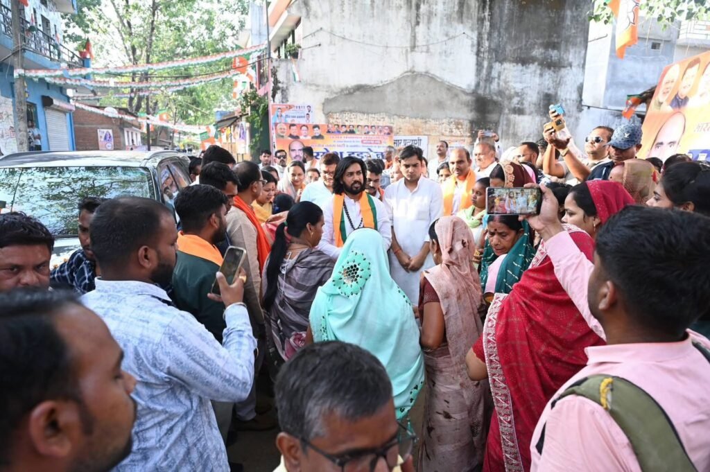 पहली बार होने जा रहे बम्हनीनडीह नगर पंचायत चुनाव के लिए भाजपा ने झोंकी अपनी पूरी ताकत.प्रभारी मंत्री और सांसद पहुंचे प्रत्याशियों के पक्ष में प्रचार करने. सांसद कमलेश जांगड़े ने कहा- ट्रिपल इंजन की सरकार बनने से तेजी से होगा शहर का विकास. नगर पंचायत अध्यक्ष एवं पार्षदों के लिए हो रहा चुनाव पहली बार होने जा रहे बम्हनीनडीह नगर पंचायत चुनाव के लिए भाजपा ने झोंकी अपनी पूरी ताकत.प्रभारी मंत्री और सांसद पहुंचे प्रत्याशियों के पक्ष में प्रचार करने. सांसद कमलेश जांगड़े ने कहा- ट्रिपल इंजन की सरकार बनने से तेजी से होगा शहर का विकास. नगर पंचायत अध्यक्ष एवं पार्षदों के लिए हो रहा चुनाव kshititech