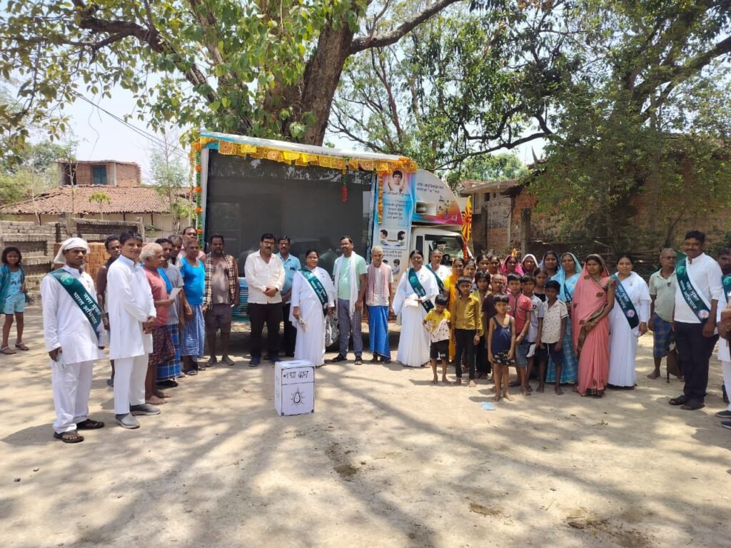 नहीं करेंगे नशा. ग्रामीणों ने लिया संकल्प-ग्राम पंचायत टेमर में सरपंच चंद्र कुमार सोनी की उपस्थिति में ब्रह्मा कुमारी विश्वविद्यालय की बहनों ने चलाया नशा मुक्ति अभियान.पर्चे बांटकर लोगों को किया जागरूक. ब्रह्मकुमारी सेवा केन्द्र की विभिन्न शहरों की संचालिकाये भी थी मौजूद kshititech